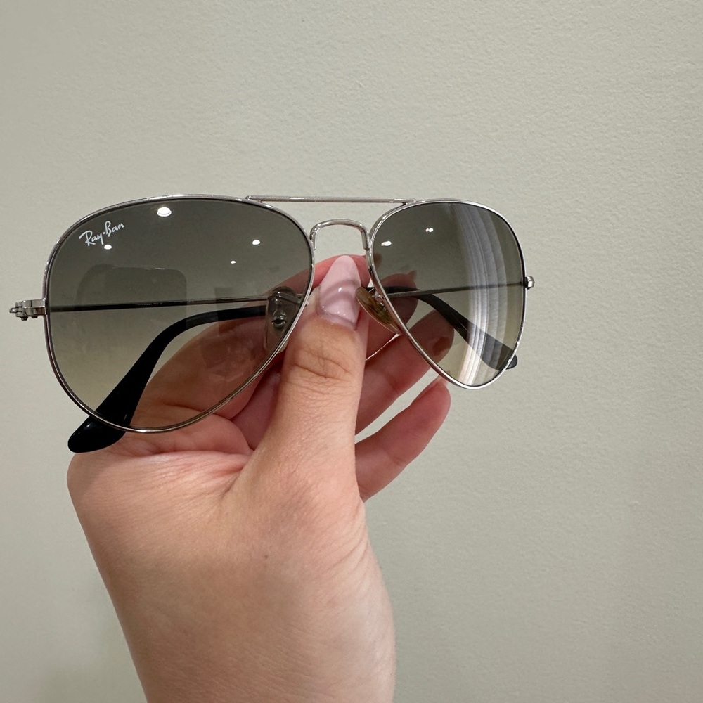Ray-Ban Silver Aviator Sunglasses with Gray Gradient Lenses